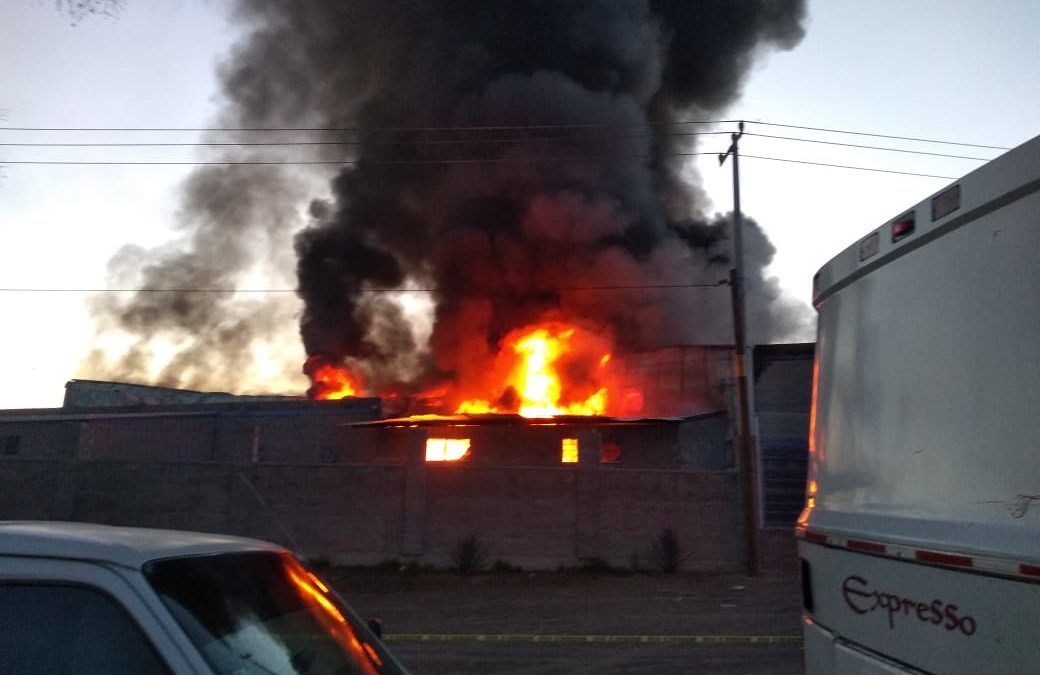 Bomberos sofocan incendio en Aguascalientes