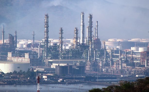Muere engasado trabajador de Pemex en refinería de Salina Cruz