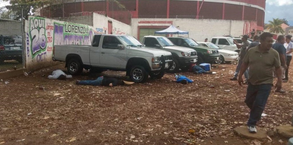 Comando ataca a varios hombres en el tianguis de carros; hay cinco muertos en Michoacán