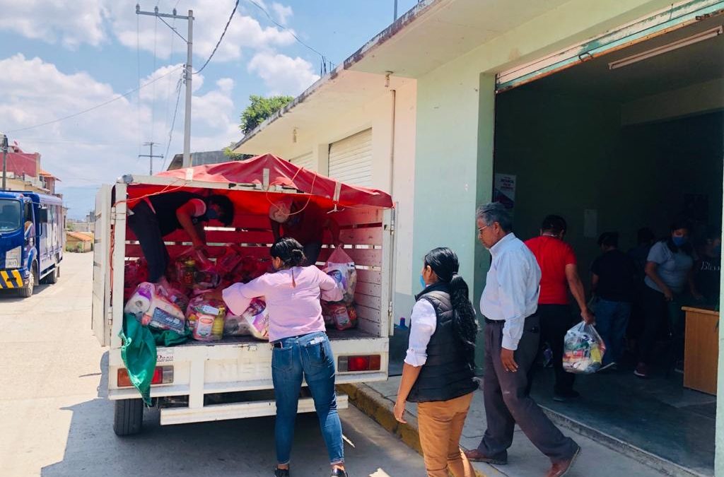 Por instrucción del Gobernador del Estado, DIF Estatal Oaxaca acompaña a las familias afectadas por los desastres naturales