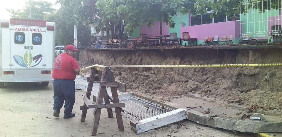 La lluvia que sorprendió a los vecinos en Santa Maria Huatulco