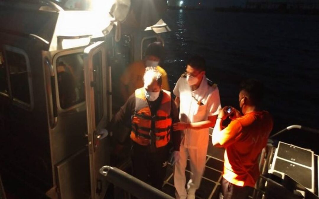 Armada de México realiza evacuación médica de una persona en la monoboya número uno de Pemex
