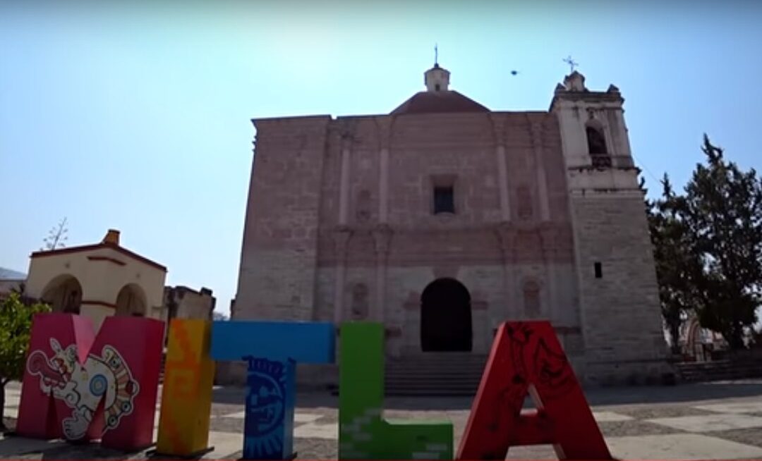 LA CIUDAD SAGRADA DE LOS MUERTOS, así se le denomina al  AL FANTÁSTICO PUEBLO MÁGICO DE MITLA