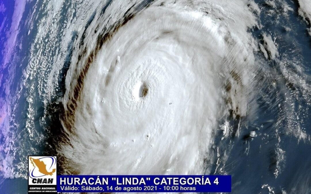Linda se convierte en un poderoso huracán de categoría 4