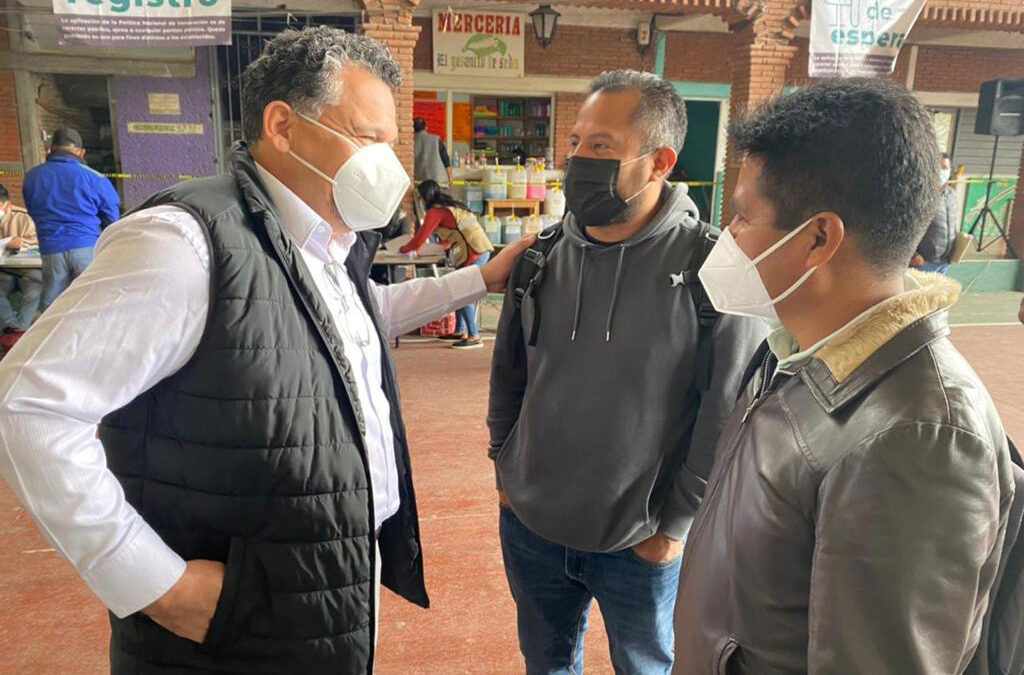  Visitan autoridades del IEEPO el centro de vacunación de Ixtlán de Juárez