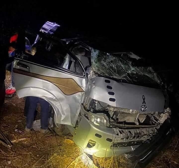 Urban de Puerto Escondido cae a barranco de 200mts.