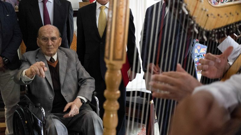 Repudiado y en el olvido, Luis Echeverría cumple 100 años de edad