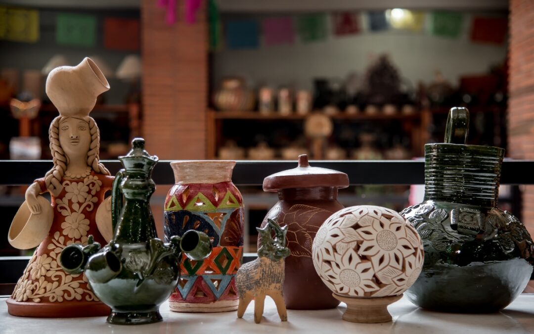 “Atzompa”, con productos y artesanías de barro y los emprendedores del Restaurante “Rey del Mar” en Huatulco.