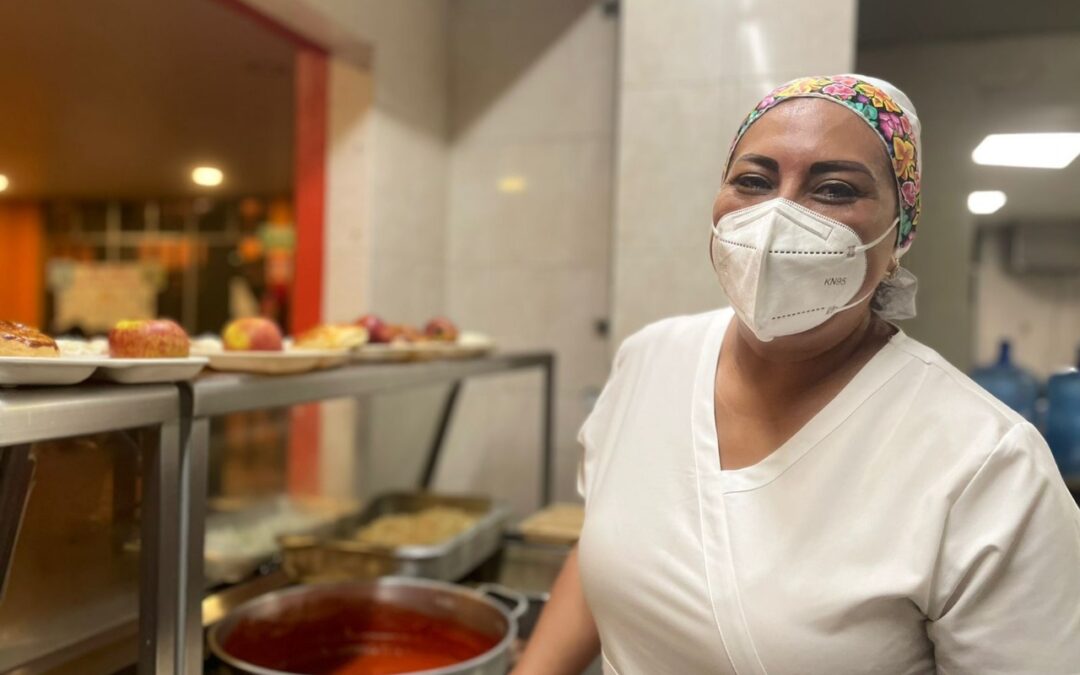 Maribel Montesinos vela por la salud de pacientes desde la cocina del Hospital Civil