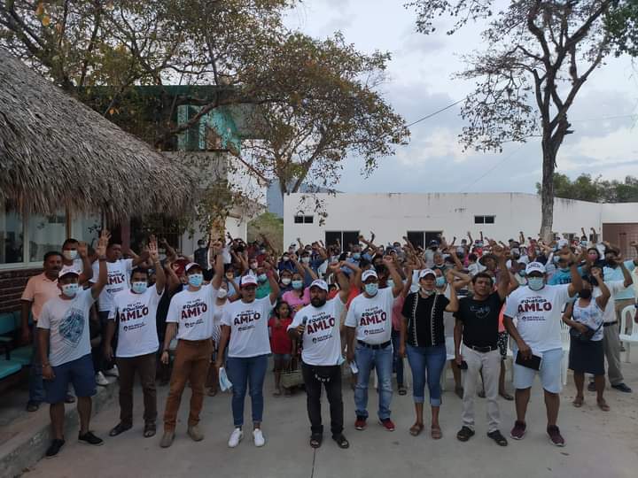 Con recursos del Ayuntamiento de Huatulco, promueven a Morena