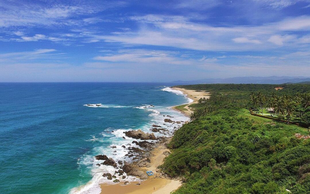 Bacocho con sus atardeceres y su belleza, es la joya de Puerto Escondido y el Chef Maximiliano Fernández.