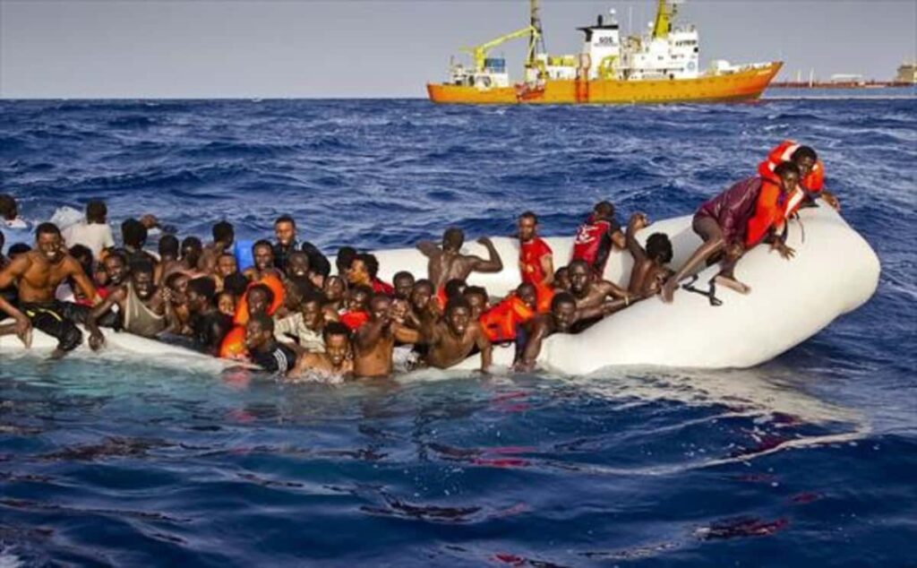 13 niños entre los 254 migrantes rescatados frente a Libia en una semana