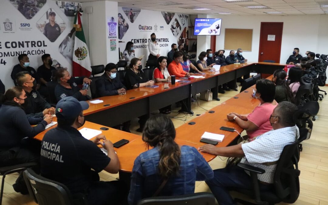 En el Día Naranja, capacita SMO a policías para atender a mujeres violentadas