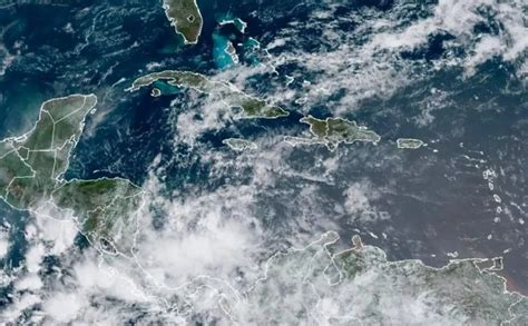 Informa CEPCO sobre primera onda tropical en el sureste
