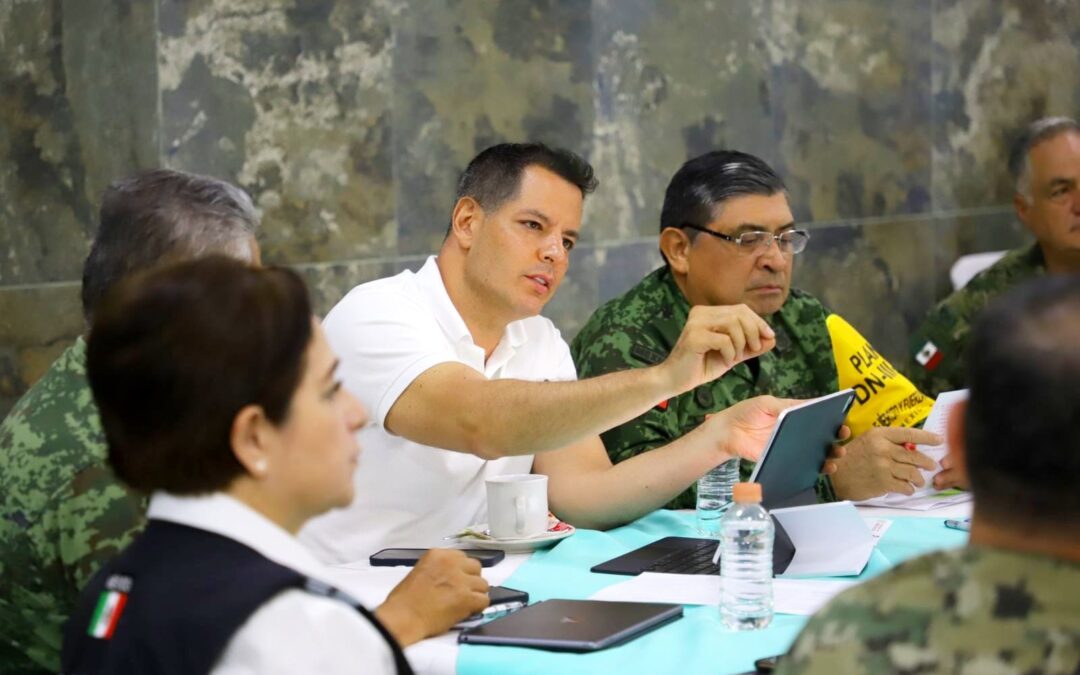 Tras recorrer comunidades afectadas, encabezan AMH y Gral. Luis Cresencio Sandoval sesión permanente del Consejo Estatal de Protección Civil