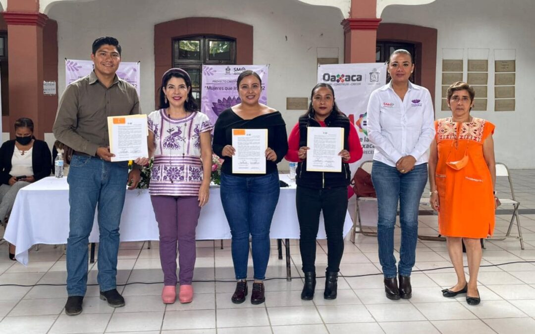 Entrega SMO microcréditos a mujeres emprendedoras de la Cañada