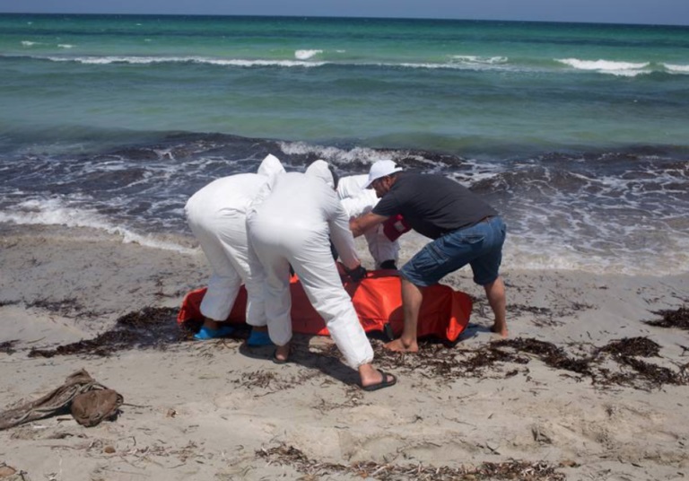 Fiscalía General realiza levantamiento de 3 cuerpos de probables migrantes,