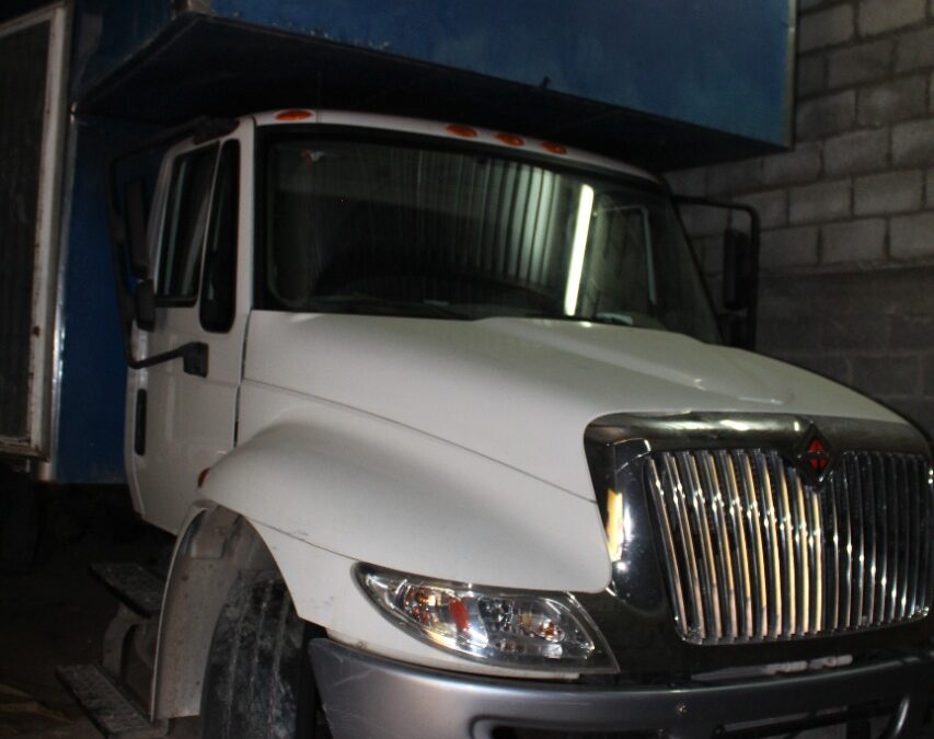 Tras cateo en Huajuapan de León, Fiscalía de Oaxaca recupera mercancía robada y asegura un camión