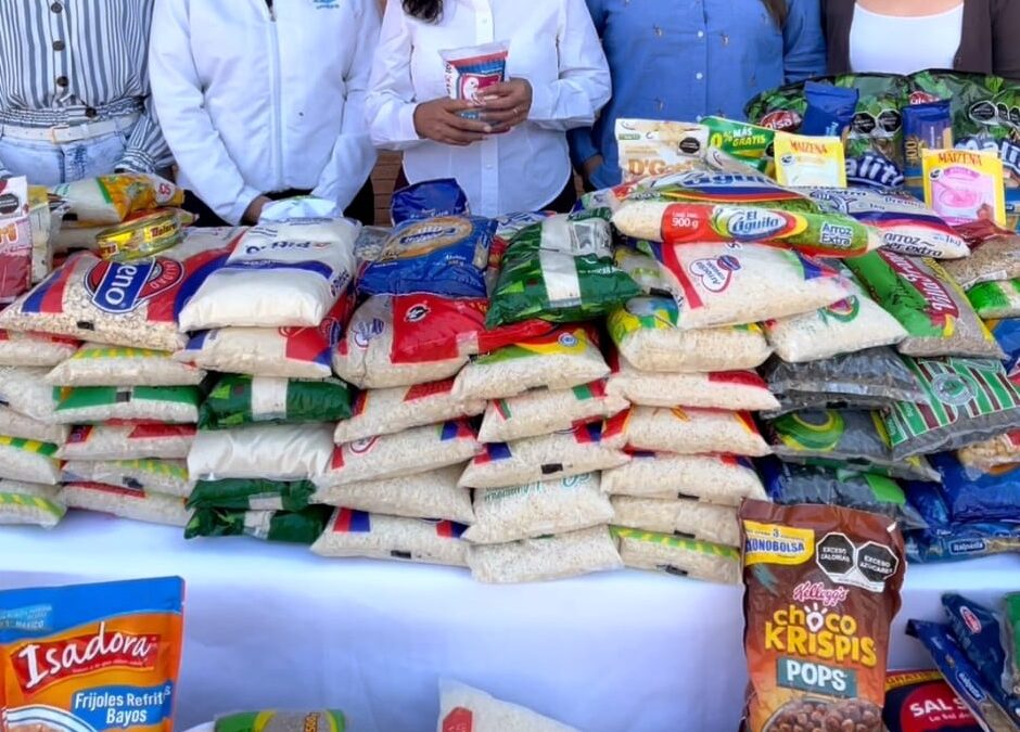 Entrega Irma Bolaños alimentos de la canasta básica a casas hogar del Sistema DIF