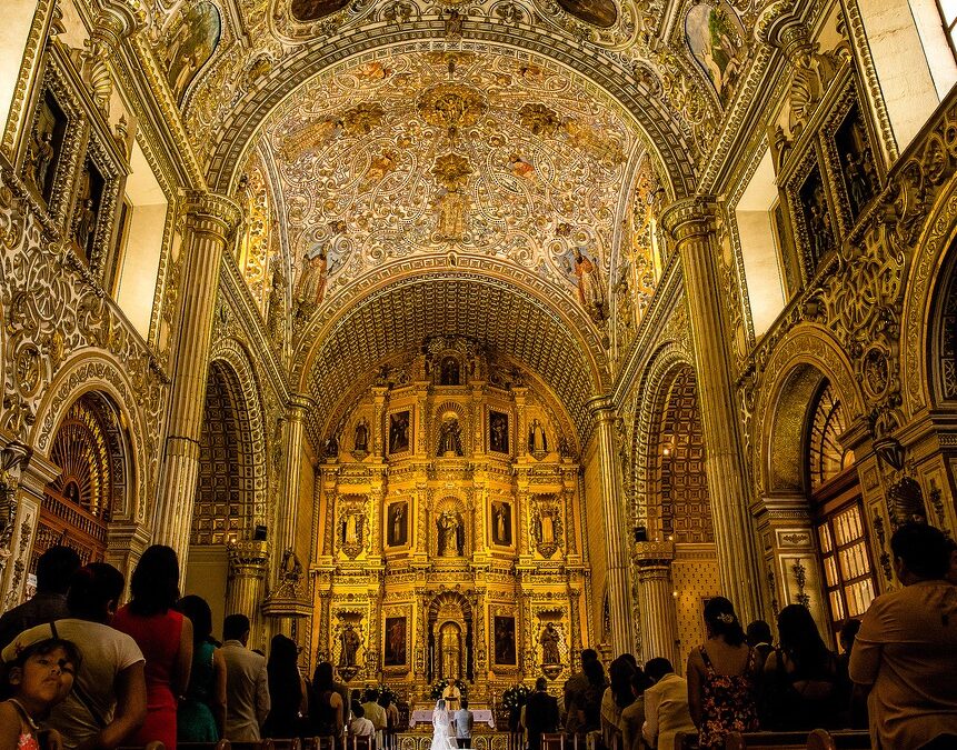 Visita el Majestuoso Templo de Santo Domingo de Guzmán, en Oaxaca la historia de Noé Díaz San Juan, un caso de éxito inspirador.