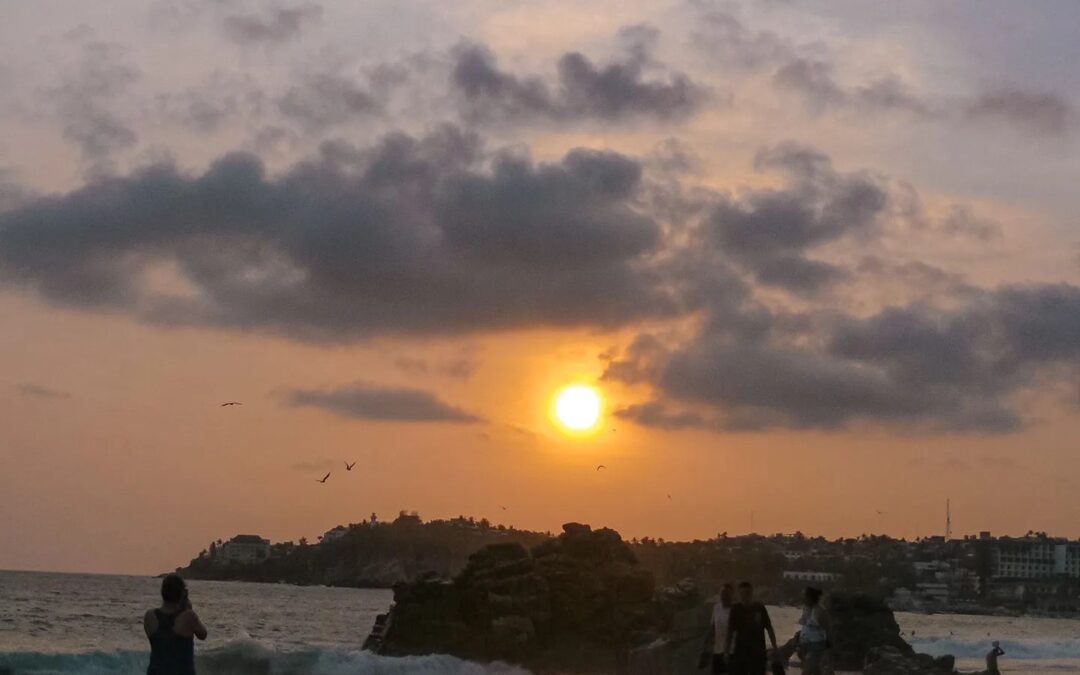 Punta Zicatela en Puerto Escondido, para disfrutar de su naturaleza y su buena comida.