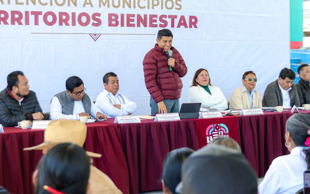 Refrenda Salomón Jara compromiso para sacar de la pobreza a Santa María Ixcatlán