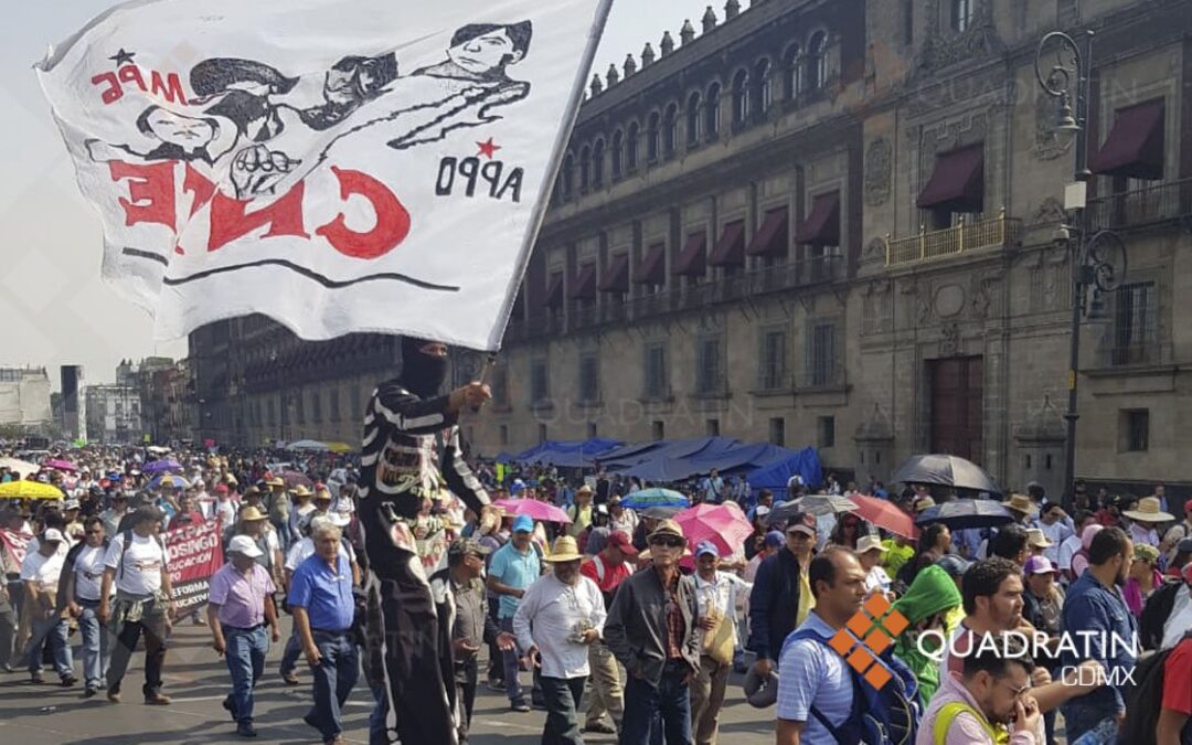 MARCHAN PROFESORES DE LA CNTE HACIA LA CAMARA DE DIPUTADOS 