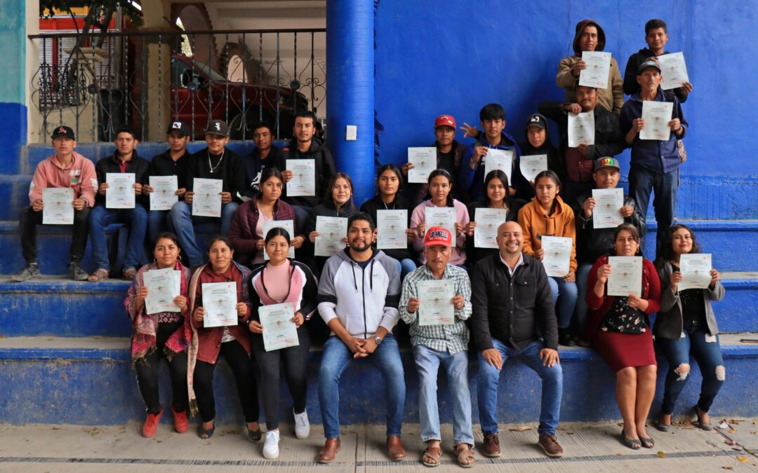 Por primera vez San Pedro el Alto y San Luis Amatlán reciben cursos del Icapet