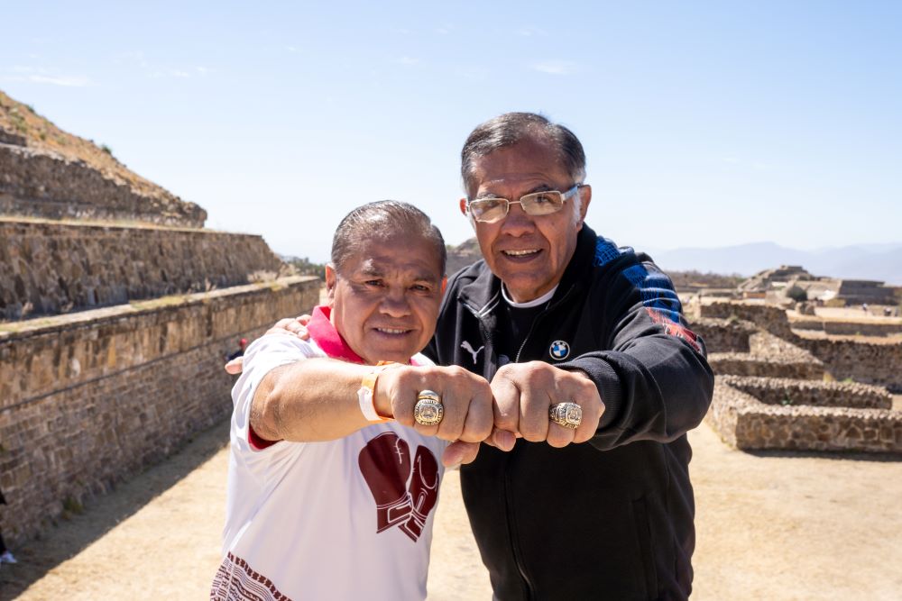 Excampeones mundiales del boxeo invitan a pelea Campeones de la Guelaguetza