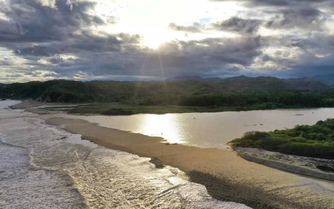 Bellas áreas naturales en la Costa y la Dra. Ivón Bolaños Altamirano, con proyectos de superación, considerando siempre el altruismo, como parte de su esencia.