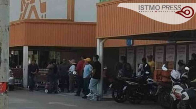 Toma sección 22 de la CNTE planta de Pemex y tiendas departamentales en Oaxaca