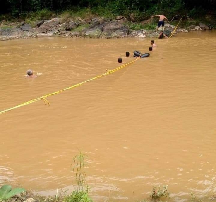 Menor de edad fue encontrado sin vida entre ramas de árboles del río Atoyaquillo, Putla