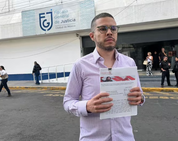 Padre de familia exige investigar a funcionaria de CDMX y hallar a su hijo