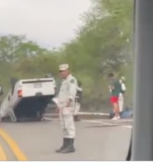Se volcó camioneta en Huatulco