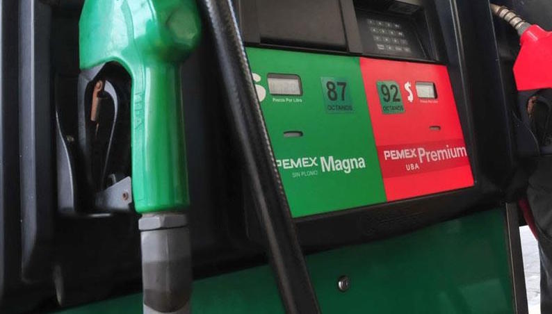 Reabastecen de gasolina a estaciones de servicio en Oaxaca