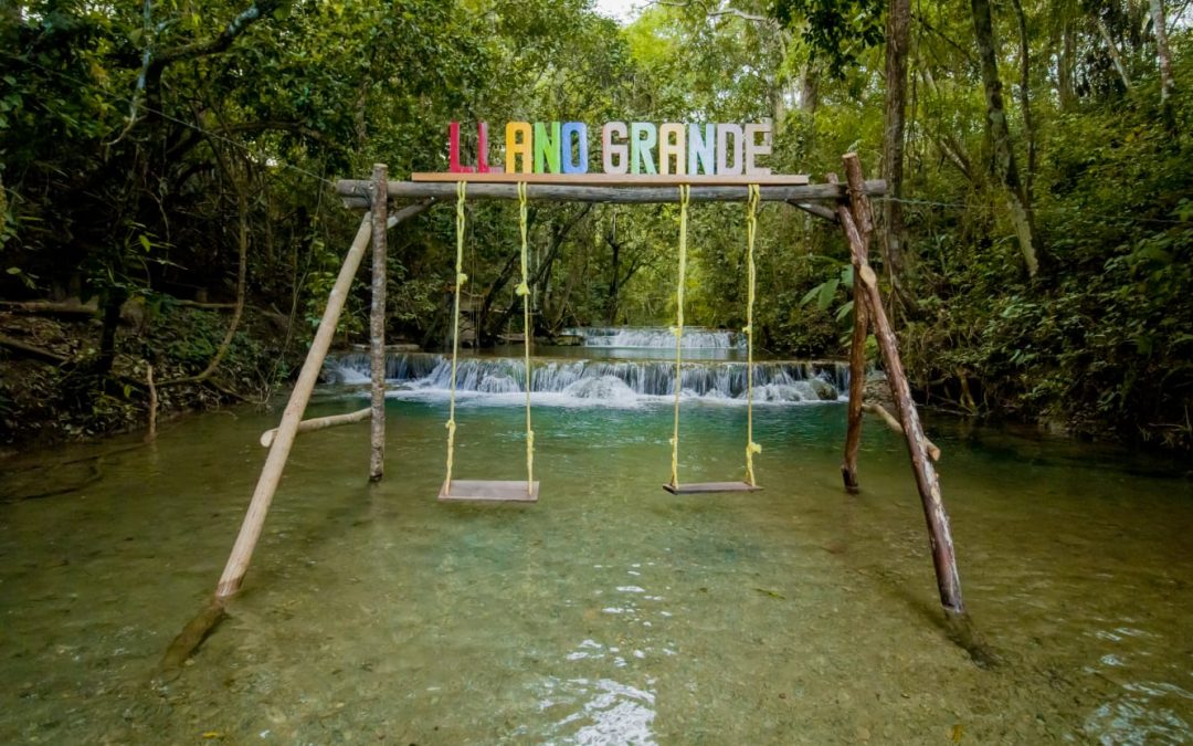 Espectaculares son las Cascadas de “SAN MIGUEL DEL PUERTO” y el Artista Mercy Will.
