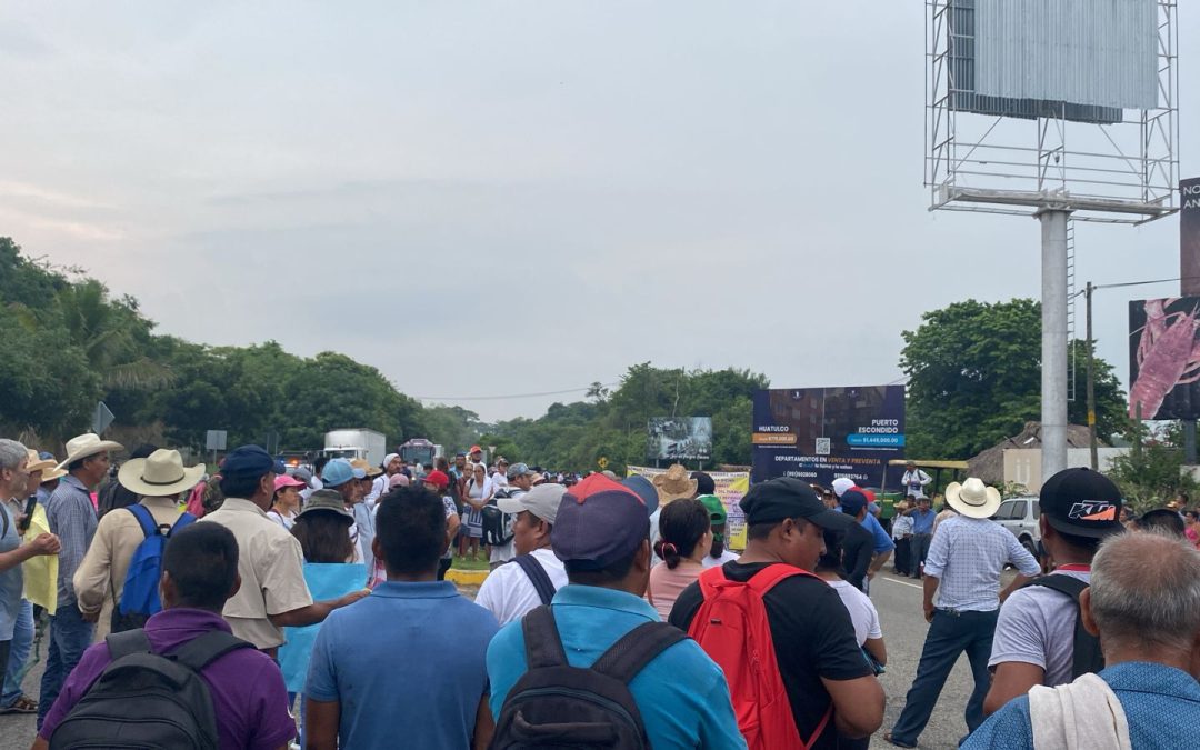Inicia la marcha de comuneros de Huatulco