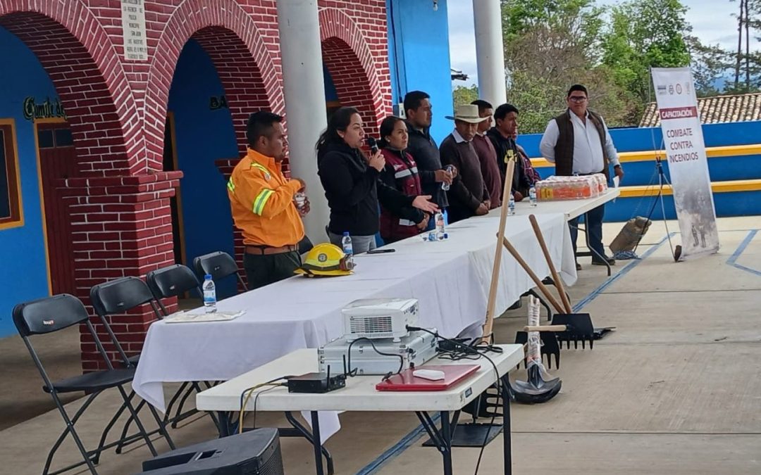 Capacita Coesfo en San Juan de las Huertas sobre manejo seguro del fuego   