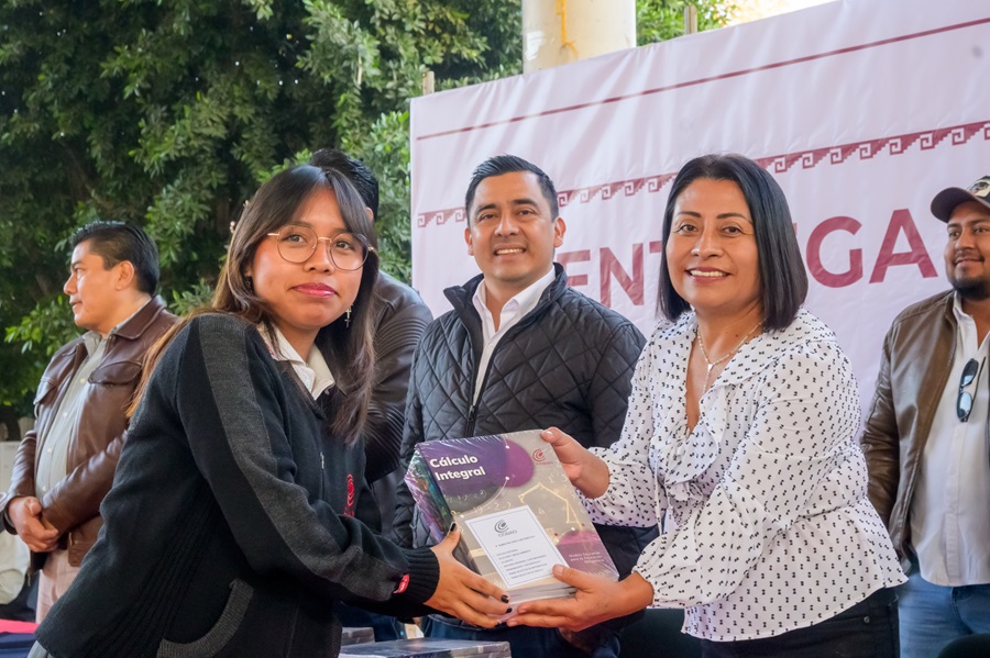 Entrega Cobao guías de estudio gratuitas a estudiantes
