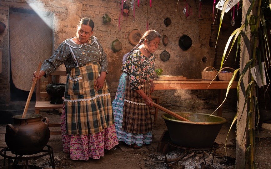 Invitan a oaxaqueñas al programa “Nueva Generación de Cocineras Tradicionales: Puente de sabor entre Francia y México”