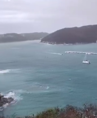 Cierre de playa y puerto de Huatulco