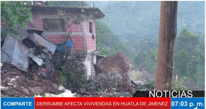 OTRA DESGRACIA EN #OAXACA EN AGUA DE LA ROSA HUAUTLA DE JIMENEZ HUBO UN DERRUMBE