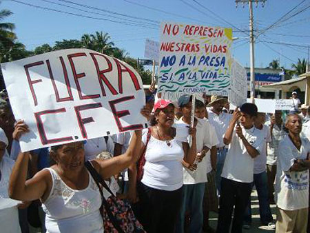 http://www.panoramadelpacifico.com/wp-content/uploads/2009/12/durante-la-manifestacion-los-empleados-de-la-cfe-escondieron-la-cabeza-como-las-tortugas.jpg