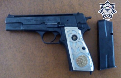 Asegura policía estatal a hombre armando en Jamiltepec