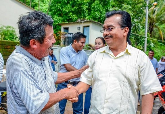 Construye Gobierno de Huatulco techado de Cuajinicuil El Alto