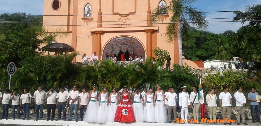 Graficas del desfile del 16 de septiembre de Huatulco