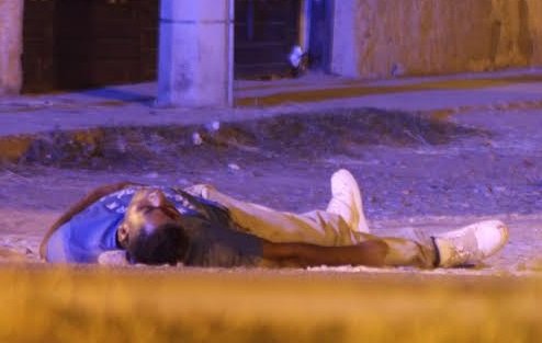 CD JUAREZ: Ejecutan a un hombre lo bajan de un auto y le disparan