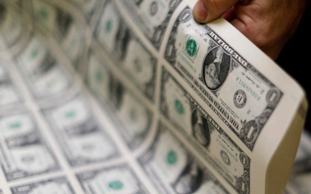 El dólar alcanza los 20.27 pesos a la venta en bancos