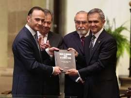 Mancera entrega proyecto de Constitución capitalina