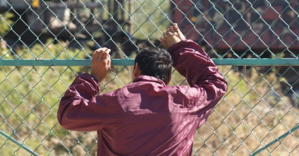 Peña defiende a migrantes en la ONU, pero en México aumentan deportaciones y agresiones